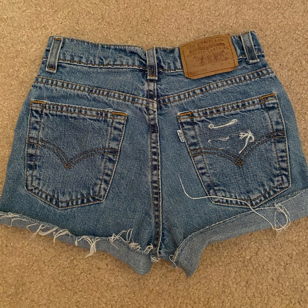 VINTAGE HIGH WASTED LEVIS